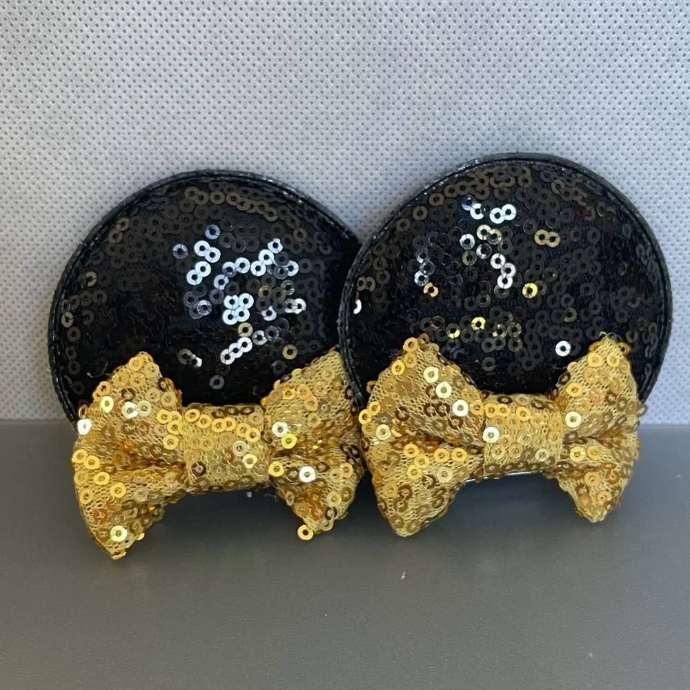 Minnie Mouse Ears Hair clips • Gold bows